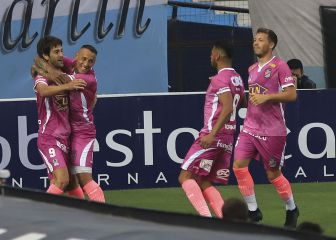 Arsenal se aprovecha del mal momento de Racing y se prende en la pelea en la zona 1