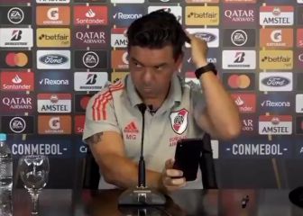 Gallardo, entre risas con los periodistas: 