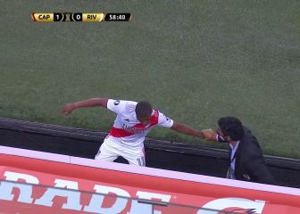 River encaja y Gallardo saca a De la Cruz: así reacciona el uruguayo al salir de la cancha