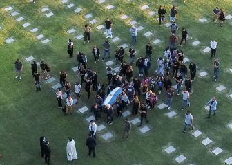 Maradona ya está enterrado tras un velatorio sonrojante