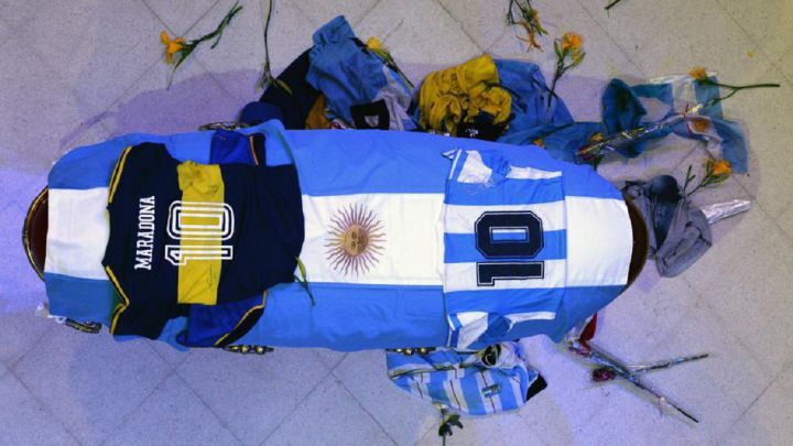 Worker sacked after taking photograph of Maradona's corpse