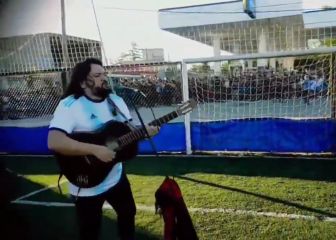 El homenaje definitivo a Maradona cuando el féretro avanza por su última cancha