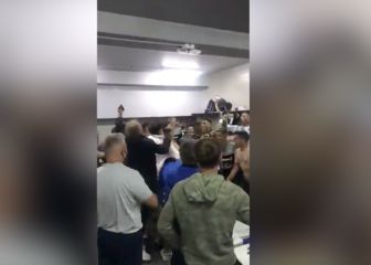 Pelos de punta: Gimnasia celebra cantando a gritos en el vestuario 'la mano de Dios'