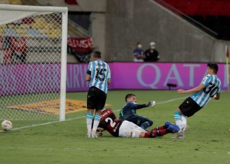 Sigali adelantó a Racing con un polémico gol que validó el VAR