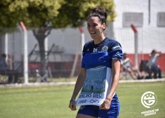 Las Lobas golearon y se lo dedicaron a Diego