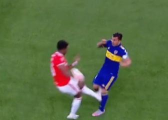 ¿No fue roja? Tobar no vio la plancha sobre Carlitos Tevez