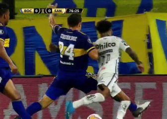 ¿Era penal de Izquierdoz? Tobar y el VAR salvaron a Boca...