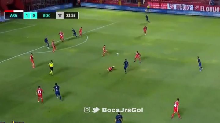 Cardona vio el pase casi imposible y Zárate no perdonó