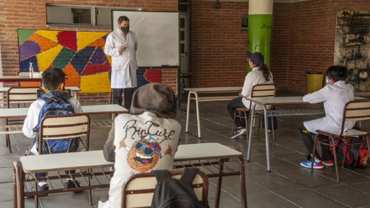 Vuelta a las clases presenciales: medidas, restricciones y cuántos días irán los chicos a la escuela - AS Argentina