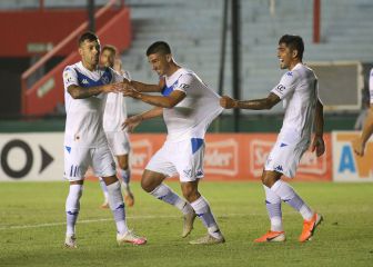 Vélez avanza con clase