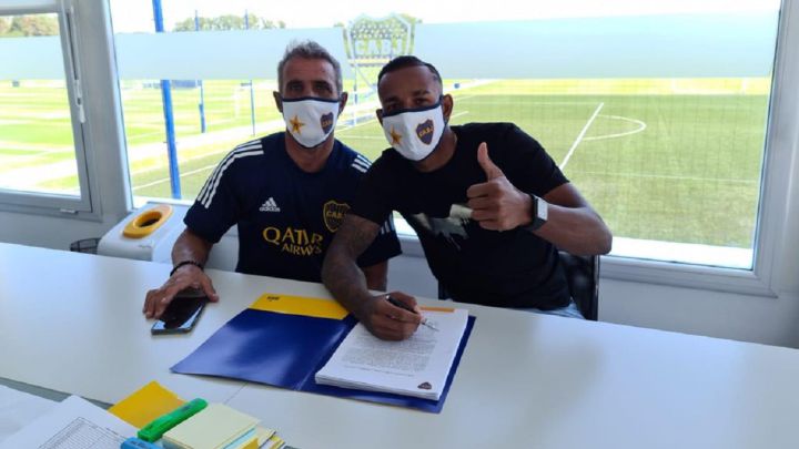 Villa renovó su contrato con Boca hasta 2024