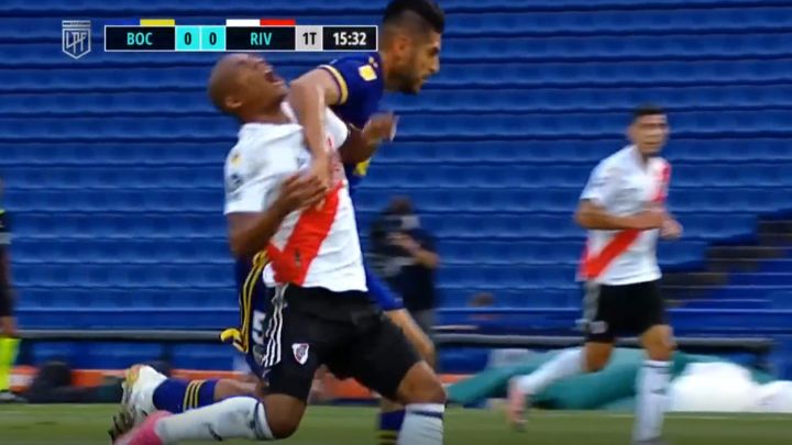 ¿Era roja? ¡El codazo de Zambrano sobre De la Cruz!