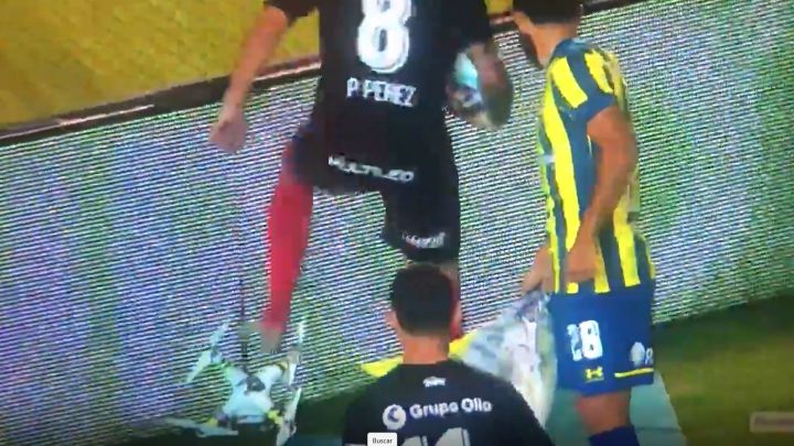 Un dron detuvo el partido hasta que Pablo Pérez lo destrozó