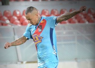 Candia brilla en la victoria de Arsenal