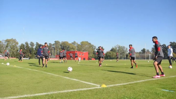 Con Falcioni y sin nuevos positivos, Independiente piensa en Huracán
