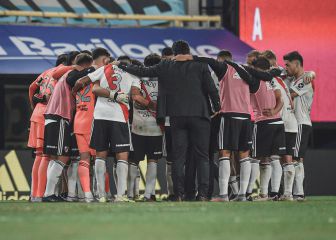 ¿Quién será el arquero y cuántos jugadores disponibles hay?