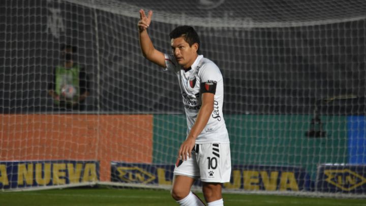 Pulga Rodríguez elimina a Independiente y lleva a Colón a la final
