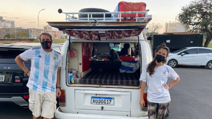 La pareja que lleva diez meses viajando por Brasil en camioneta