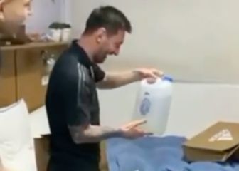 Los 'regalos troll' a Messi por su cumpleaños: cuando vio el bidón no sabía ni dónde colocarlo