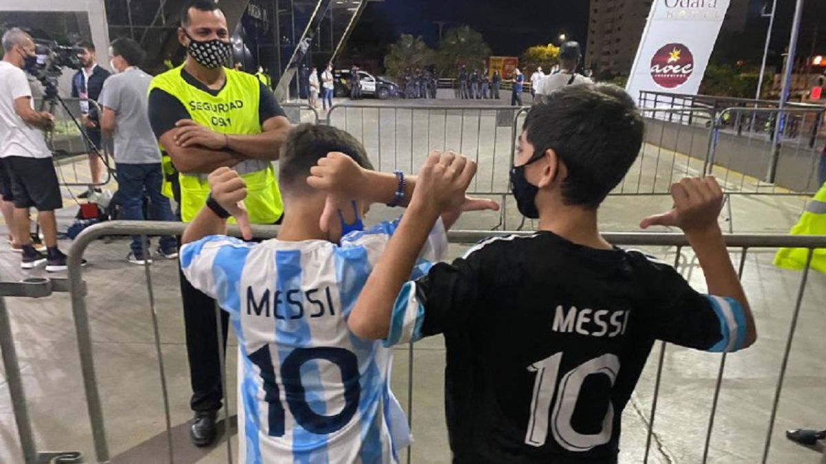 Argentina llegó a Cuiabá y la gente pidió por Messi - Vimarsana News