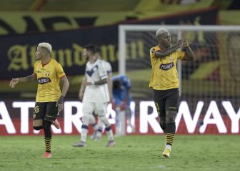 Barcelona remonta y elimina a Vélez