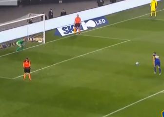 El capitán de Boca tuvo que definir y no falló: Izquierdoz para ganar el Superclásico