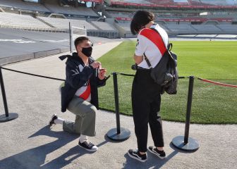 La romántica propuesta de un hincha de River a su pareja en el Monumental