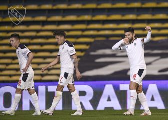 El Rojo, líder e invicto