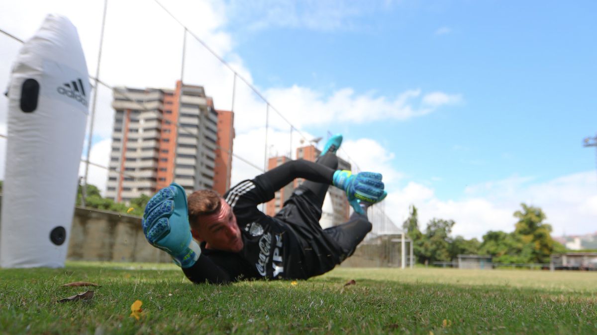 Selección Argentina Armani se quedó afuera del banco por una sinovitis - AS Argentina