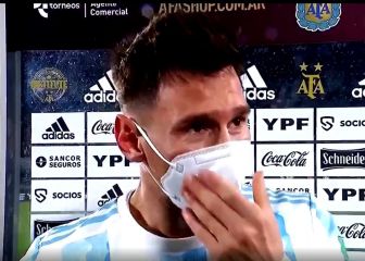 Un momento que quiebra el corazón: Messi llorando en la entrevista a pie de campo