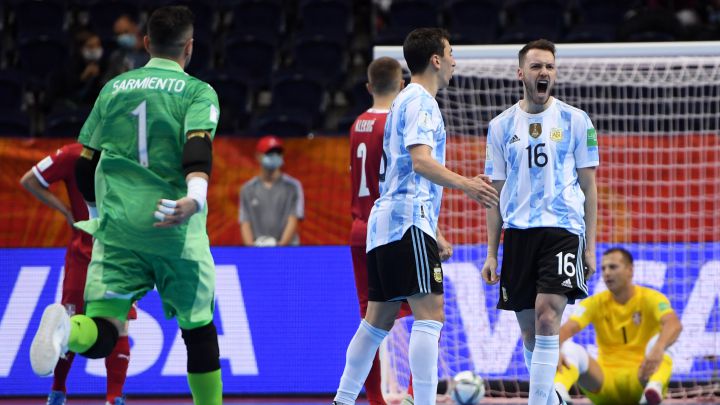 Argentina logra un valioso triunfo ante Serbia y esta en octavos del mundial en Lituania