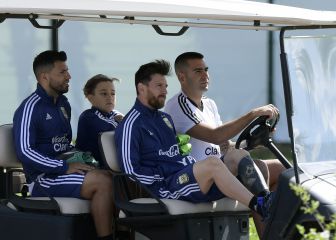 Los médicos de la AFA viajan a Barcelona para ver al Kun