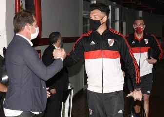 River acaricia el título