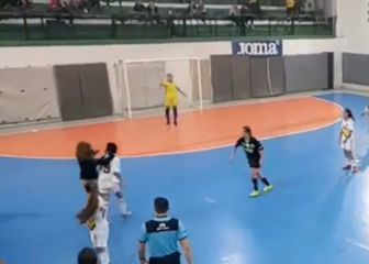 La vergonzosa agresión por la espalda a una jugadora de Boca