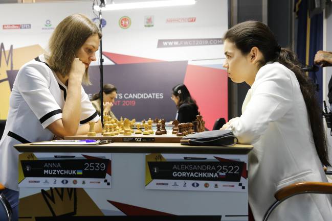 Espectacular mirada de Goryachkina a Anna Muzychuk durante el pasado Torneo de Candidatas.