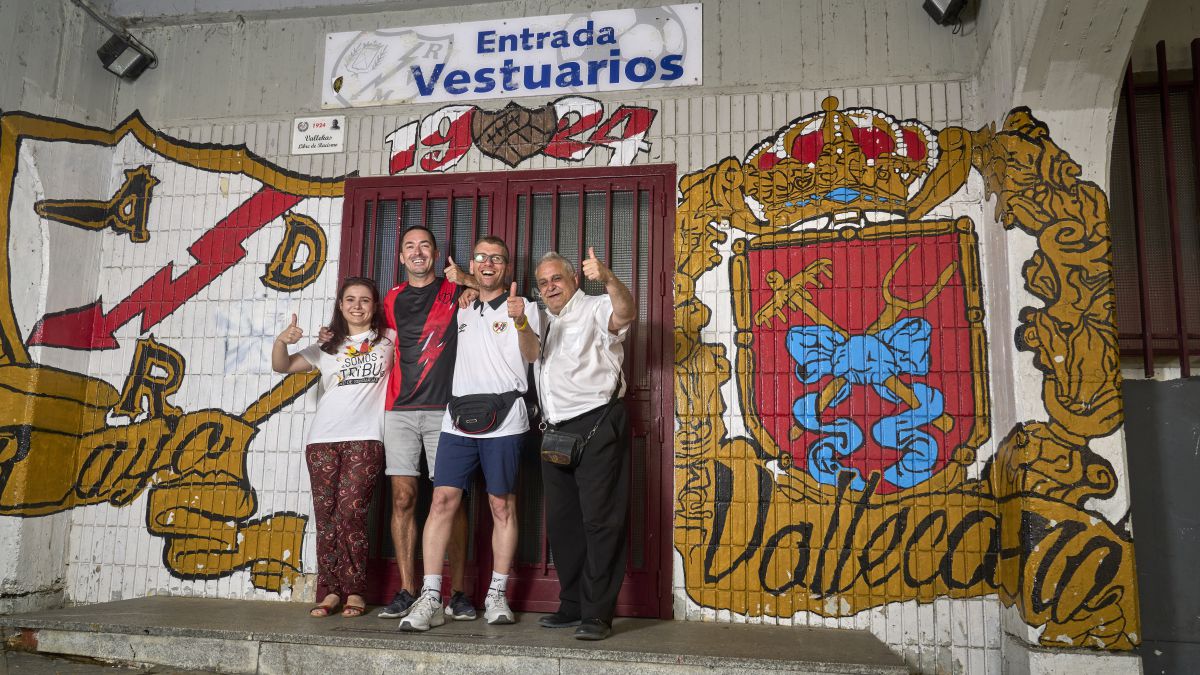 Edyta, José, Simone y Javier, en el estadio de Vallecas.