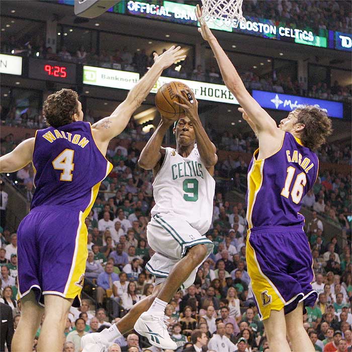 Los Celtics humillan a los Lakers y logran su decimoséptimo título