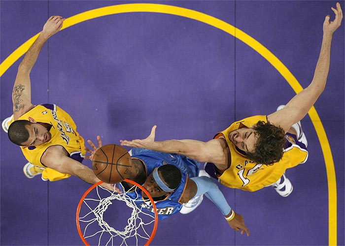 Bryant lidera el triunfo coral de los Lakers ante Denver