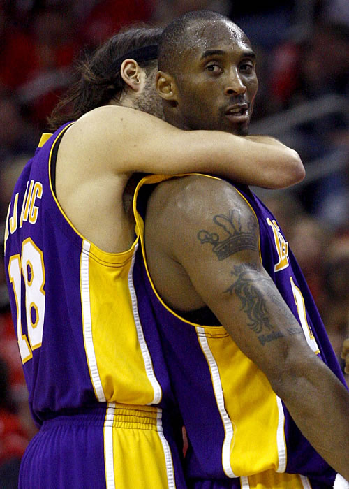 Bryant y Gasol recuperaron el factor campo para los Lakers