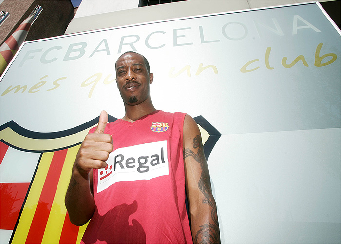 Morris pasa satisfactoriamente la revisión médica con el Regal FC Barcelona