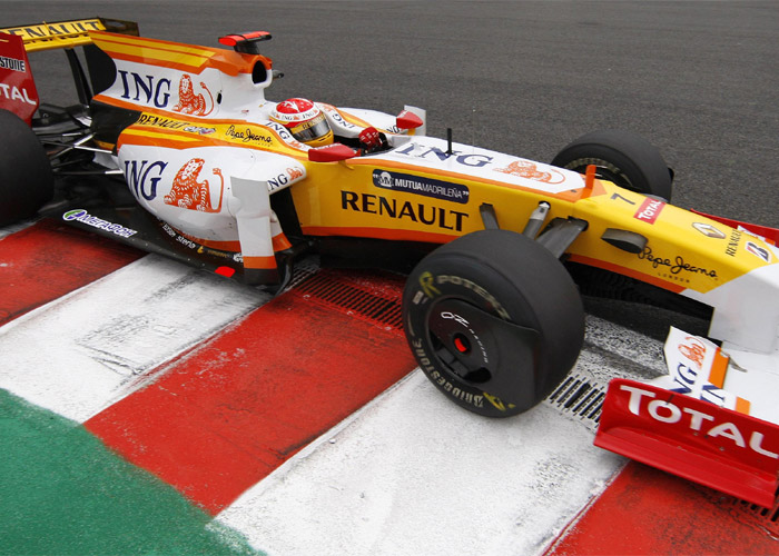 Hamilton, el mejor por la tarde con Alguersuari noveno y Alonso decimocuarto