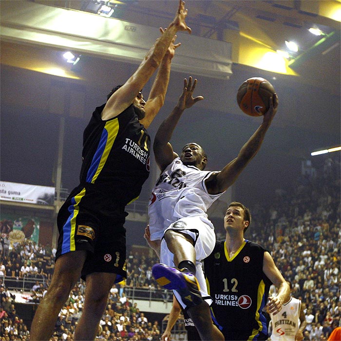 El pívot griego Dimitros Mavroeidis se convierte en el segundo fichaje del Bizkaia Bilbao Basket