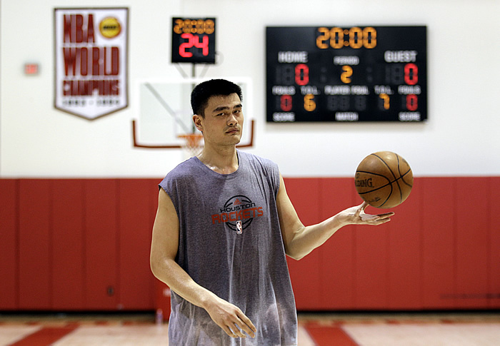 Yao Ming, listo para empezar la temporada con Houston Rockets