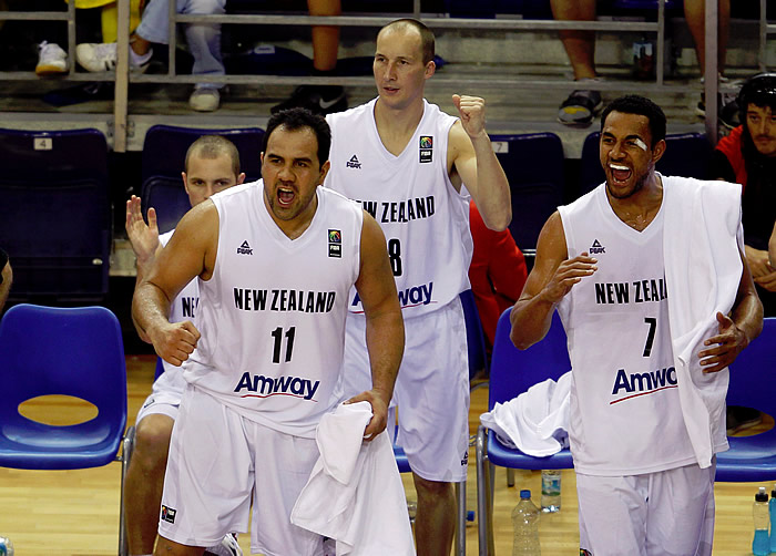 Nueva Zelanda ganó y convirtió a España en segunda de grupo