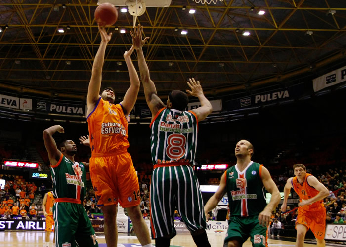 Martínez y Ribas lideran el triunfo del Valencia Basket