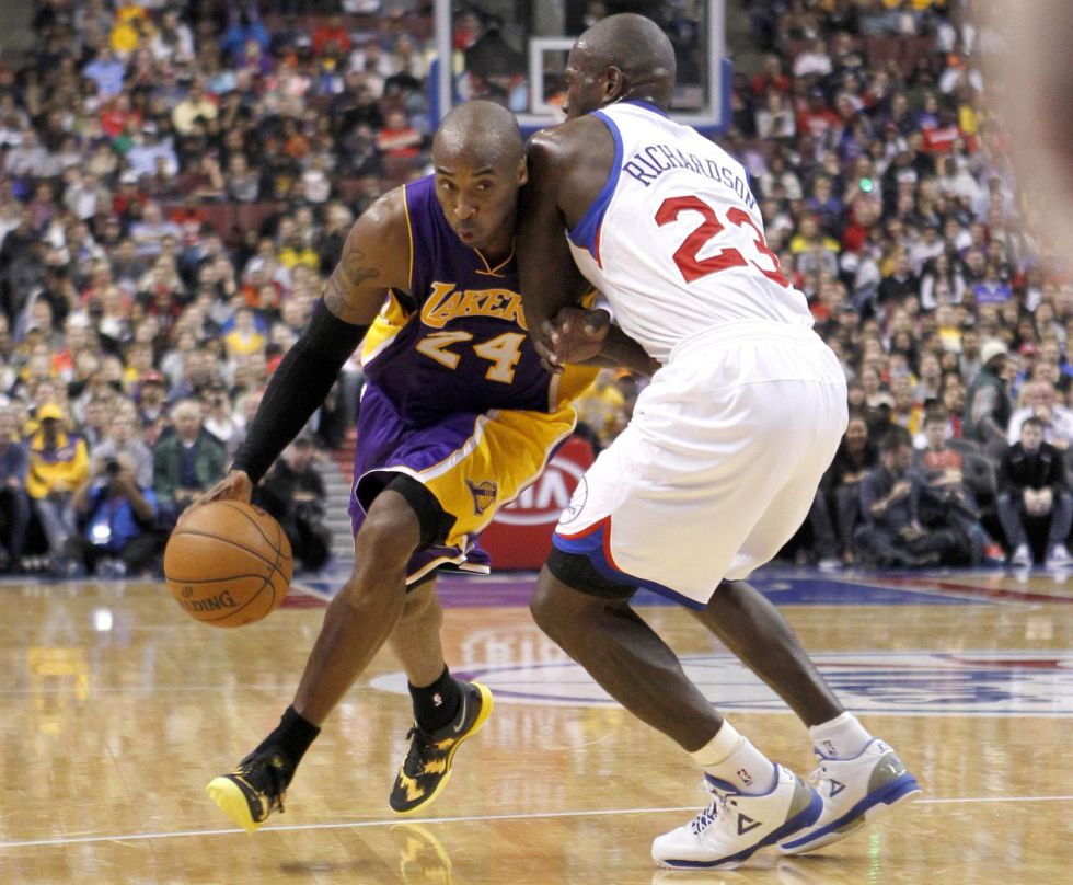 Kobe Bryant encabeza el ataque de los Lakers ante los Sixers