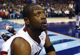 Wade es suspendido por un partido y Howard multado