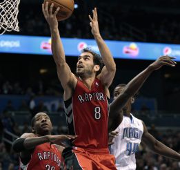 DeRozan y Calderón dirigen la máquina de los Raptors