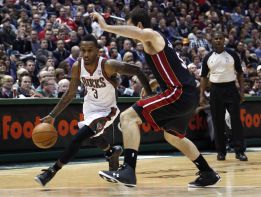 Brandon Jennings y los Bucks frustran el regreso de Wade