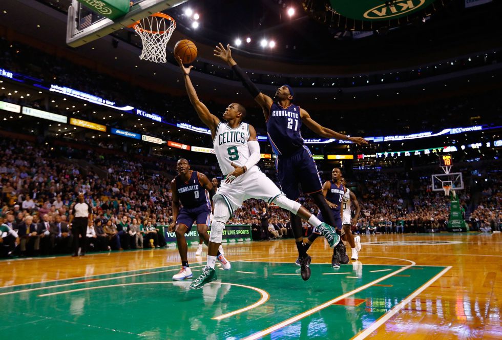 Rondo sumó un triple-doble; los Celtics el sexto triunfo seguido